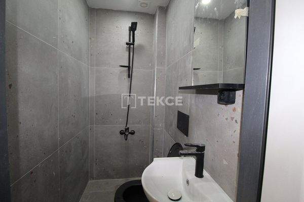 Renovated Building 600 Meters from the Sea in Fatih