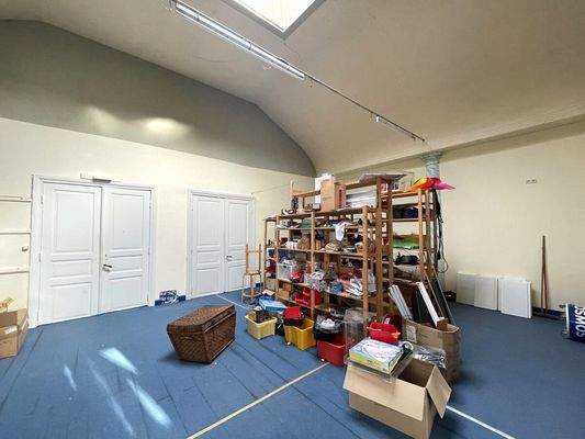 großer Raum im Obergeschoss