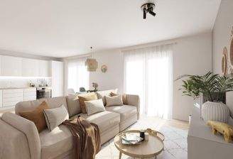 Lichtdurchfluteter Wohnbereich dank bodentiefer Fenster