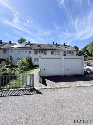 Garagen und Vorgarten