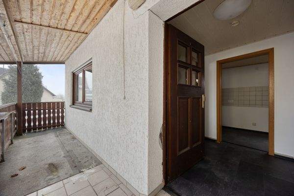 Balkon & Eingangsbereich WE2