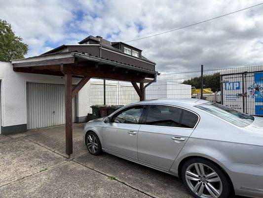 Carport und Garage