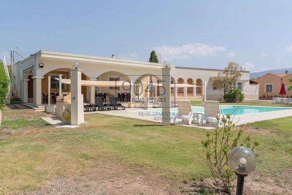 Prestige-Immobilie mit Gästehaus und weitläufigem Grundstück im Süden Sardiniens