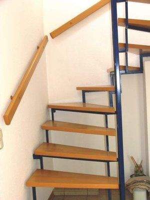 Buchentreppe zur oberen Ebene