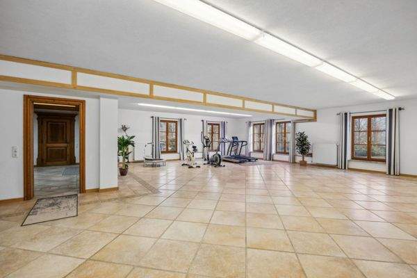 großer Hobbyraum UG