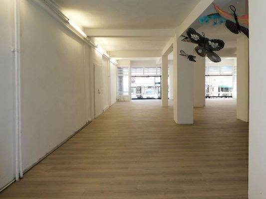 Blick zum Schaufenster