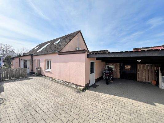 Haus Hof und Carport