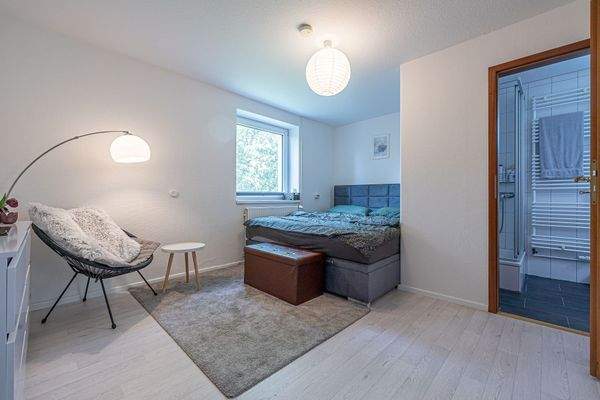 Schlafzimmer + Badezimmer Wohnung 3