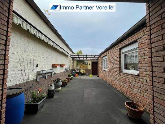 Einfahrt Richtung Garten