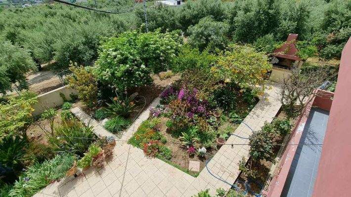 Kreta, Ammoudara bei Heraklion: Gebäude mit 3 Wohnungen zu verkaufen