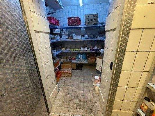 Blick im einen der 3 Kühlräume.jpg