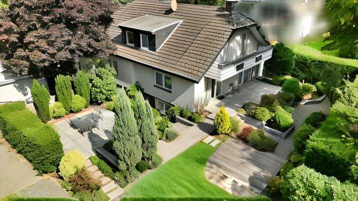 Seitenansicht mit Garten