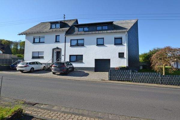 Gesamtansicht straßenseitig