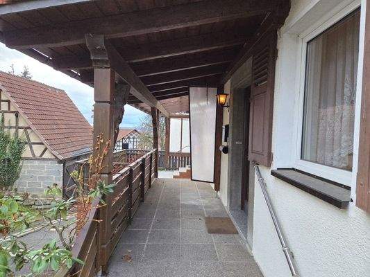 Zugangsbereich zum Wohnhaus und Nebenhaus