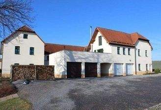 Hofansicht vom Parkplatz aus gesehen