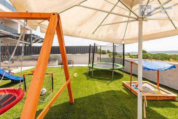 tinj-luksuzna-villa-s-velikom-okucnicom_27