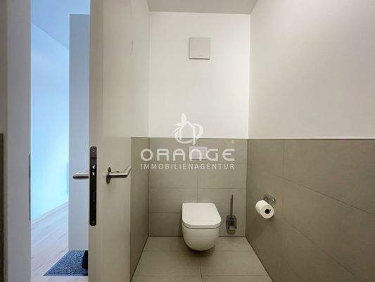 Gegenüber der Wohnungstüre befindet sich...