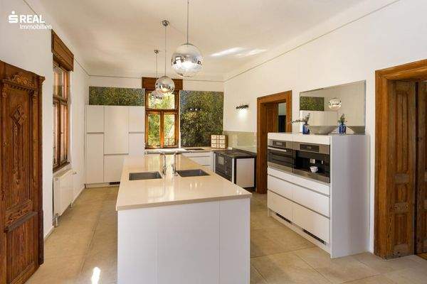 Küche mit Blick zum Holzherd