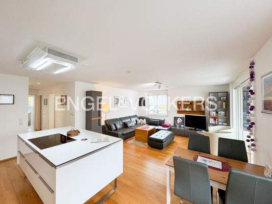 Heller Wohnbereich - offene Küche