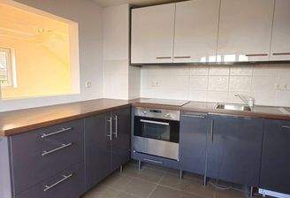 Teilansicht Küche mit Durchreiche