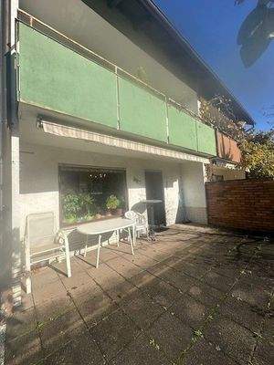 Blick von der Terrasse zum Haus.jpg