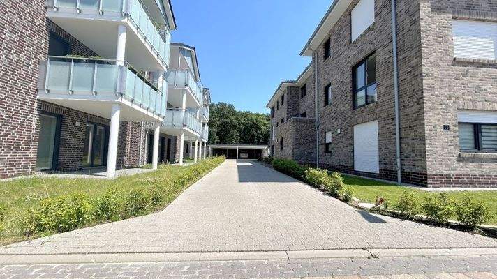 Einfahrt der Straße „Grüner Hof“ zu den Stellplätzen