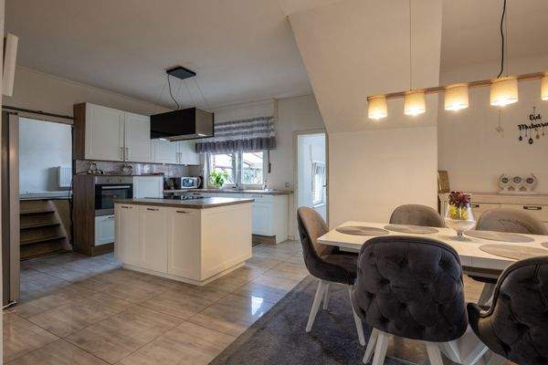 Esszimmer_Küche_Zugang Upkammer