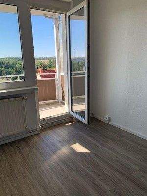 Beispielbild Wohnzimmer mit Balkon