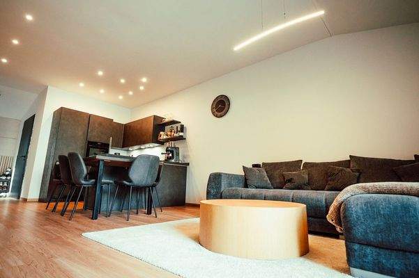 Blick von der Terrasse in den Wohnbereich