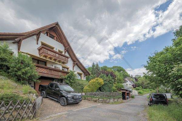 Außenansicht mit Blick auf den Carport