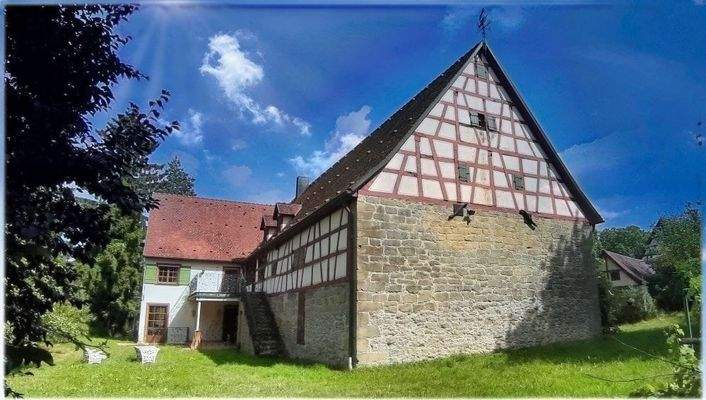 Blick aus dem Garten auf das Haupthaus