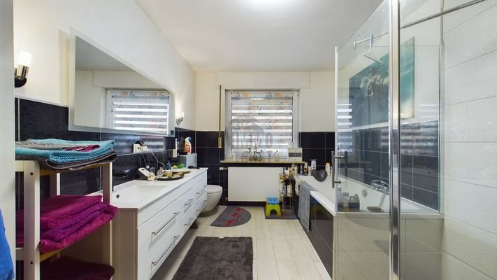 Hauptbadezimmer EG