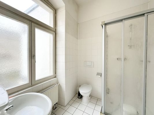 25020 eines der Bäder im OG