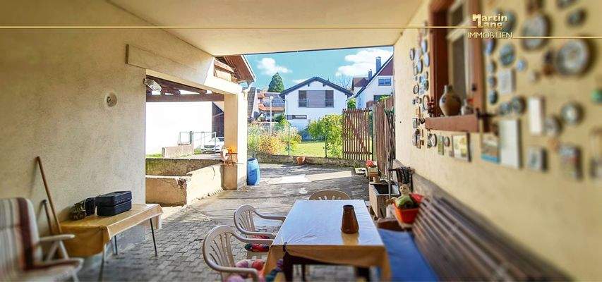 überdachter Hofplatz