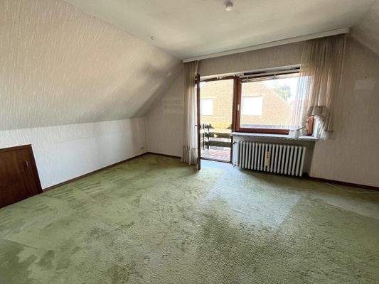 Schlafzimmer mit Balkon DG
