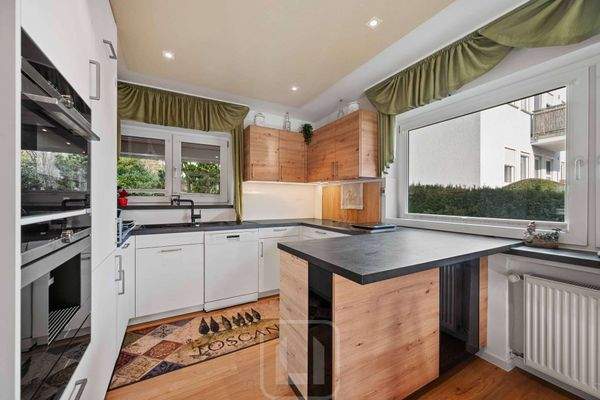 1. OG | Moderne Einbauküche