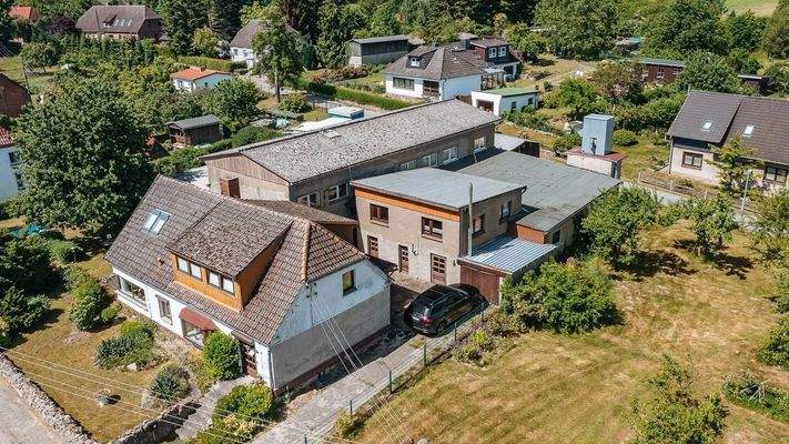 Grundstück mit Wohnhaus und Gewerbe