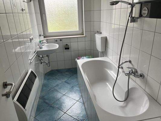 modernes Tageslichtbad (Wohnung EG rechts)