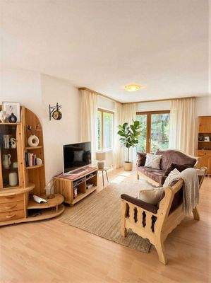 Heller Wohn-/Essbereich