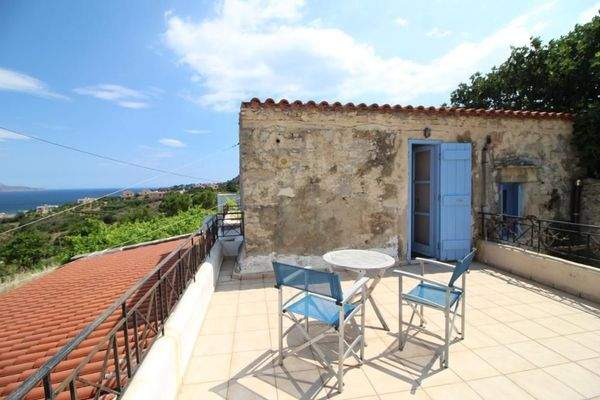 Schönes Steinhaus zum Verkauf mit Meerblick in Aspro