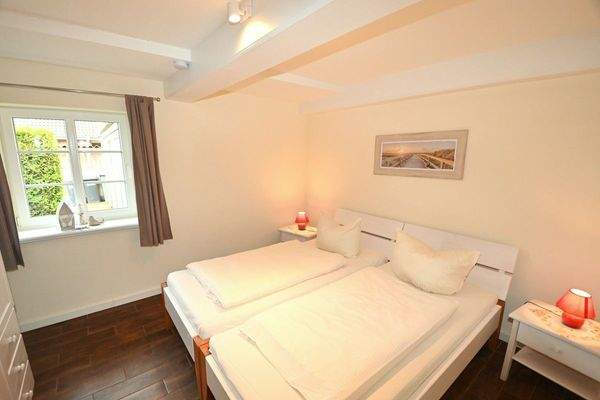 Schlafzimmer-  linke Wohneinheit