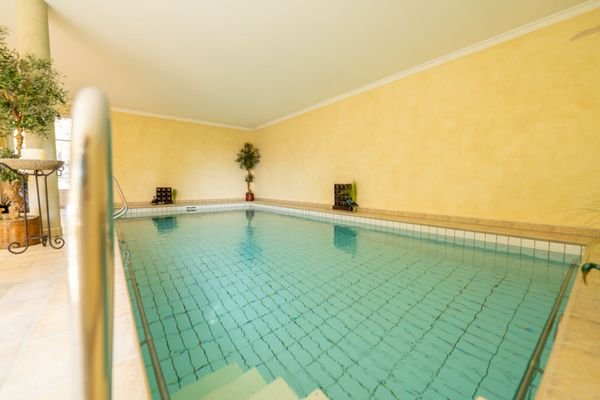 Indoor-Pool