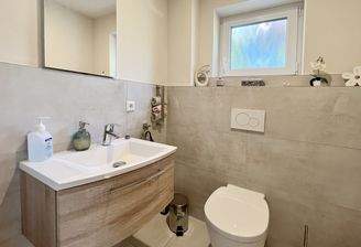 separates WC