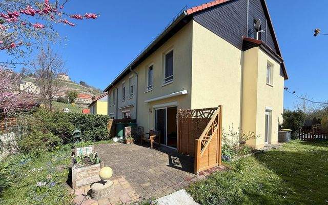 Haus mit Garten und Terrasse