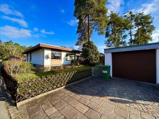 Hintere Seite mit Garage