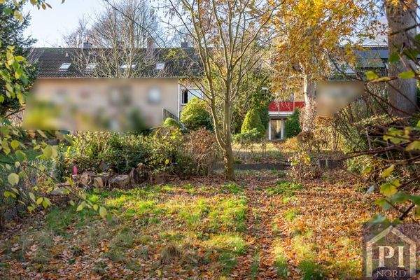 Weitläufiger Garten mit altem Baumbestand