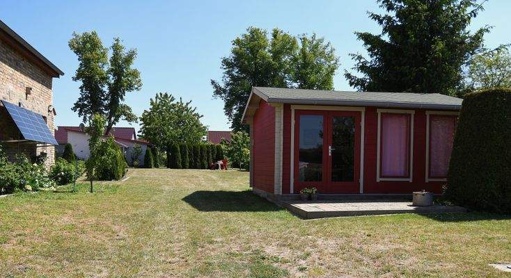 Kleiner Bungalow im hinteren Grundstücksbereich