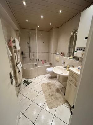 Bad mit Wanne