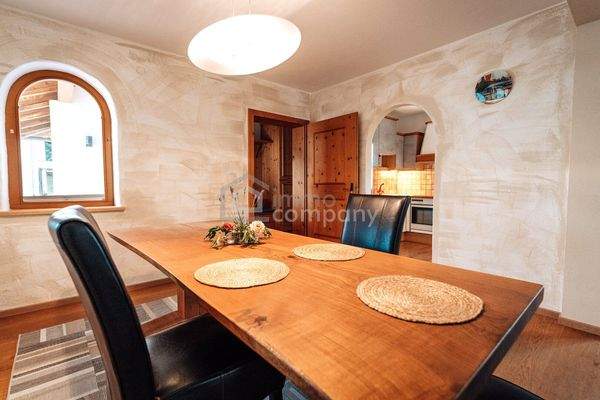 Essbereich mit angrenzender Küche