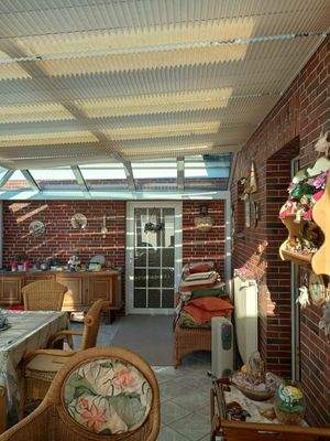 Blick v. Wintergarten z. Nebengebäude